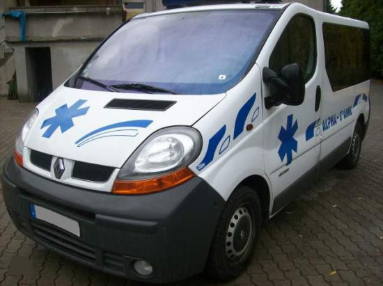 Emergency vehicle ambulance medical Renault Trafic year 2004